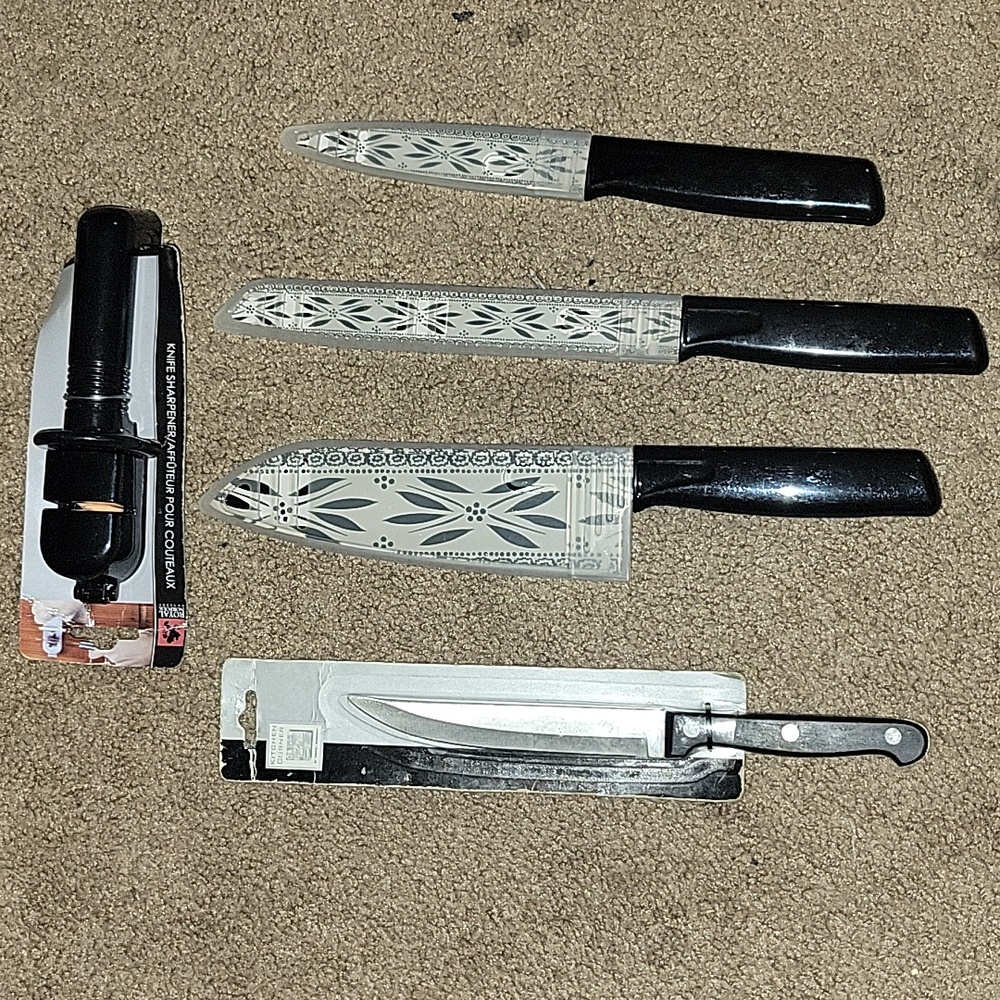 Knife Set (With Knife Sharpener) - Picture 3 of 4